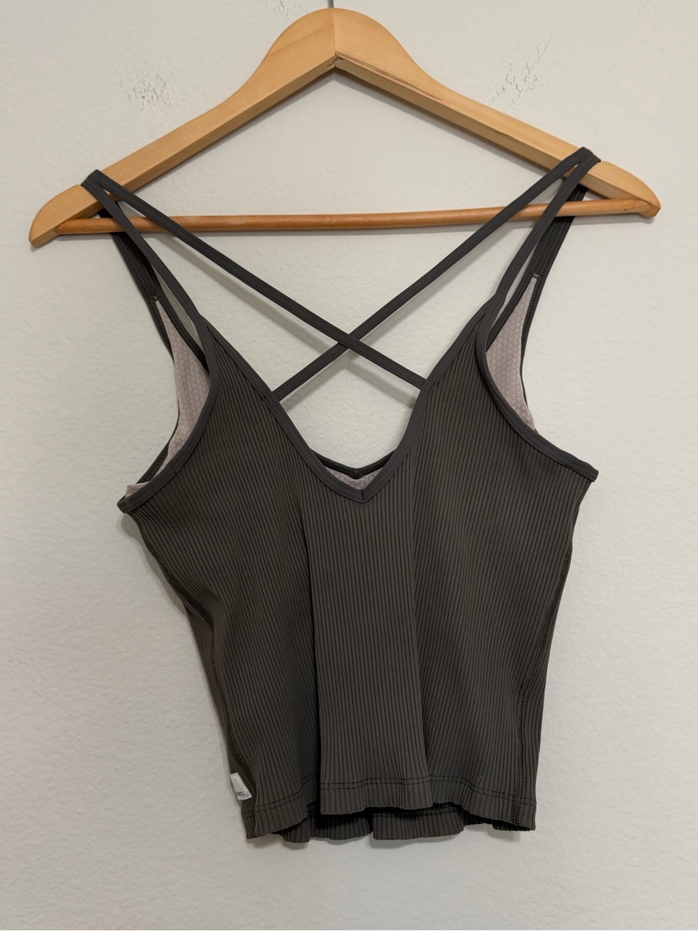 VUORI Green Ribbed Crop Tank Top Size Large - Picture 2 of 5